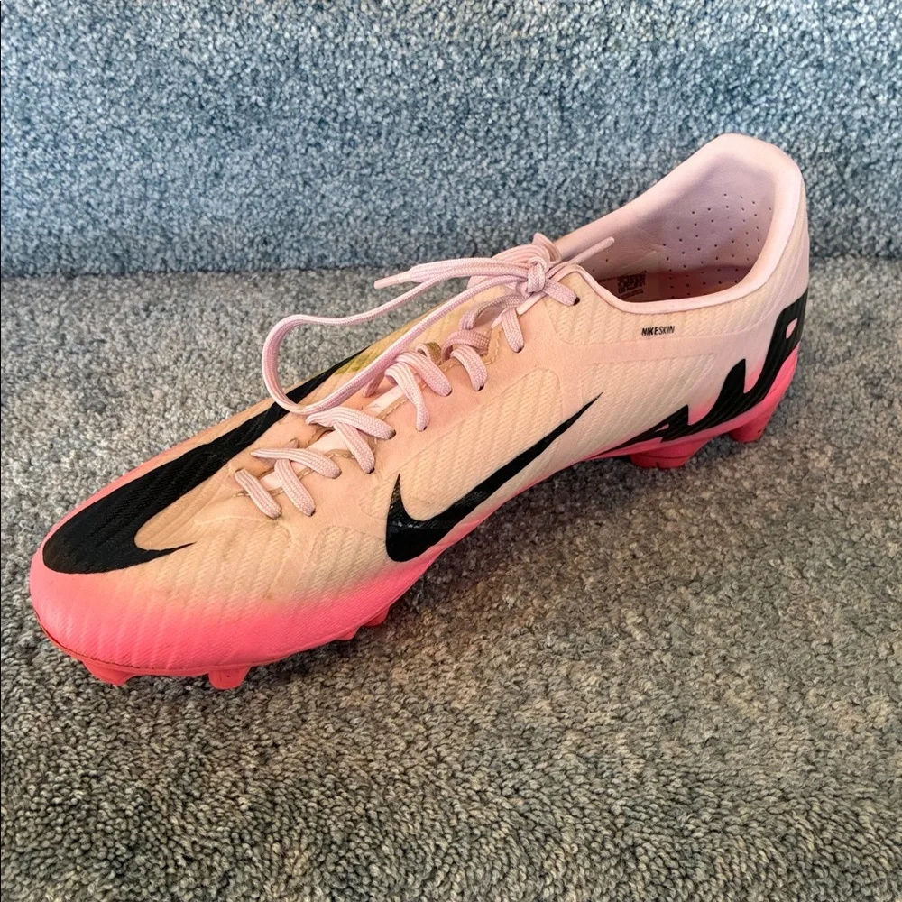 Nike Men's Zoom Mercurial Vapor 15 Academy MG
SIZE:8.5 - Picture 3 of 13